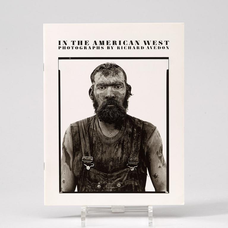 Photo books, 6, books and 9 small folders, Richard Avedon.