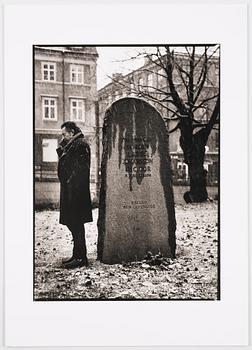 Peter Kjellerås, Ulf Lundell at Lucidor’s gravestone.