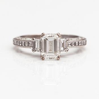 Ring, 18K vitguld, diamanter ca. 1.71 ct tot. Tacori. Med GIA-certifikat.