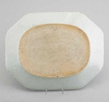 STEKFAT, porslin, Kina, Qianlong 1736-1795.