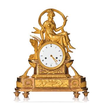 130. A French Empire mantle clock, early 19th century.