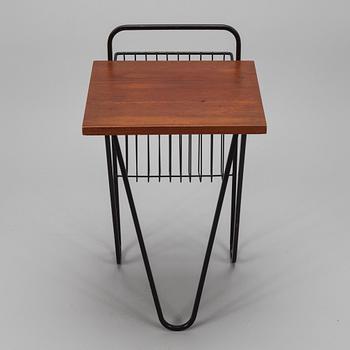 TIDNINGS- / SIDOBORD, 1900-talets mitt.
