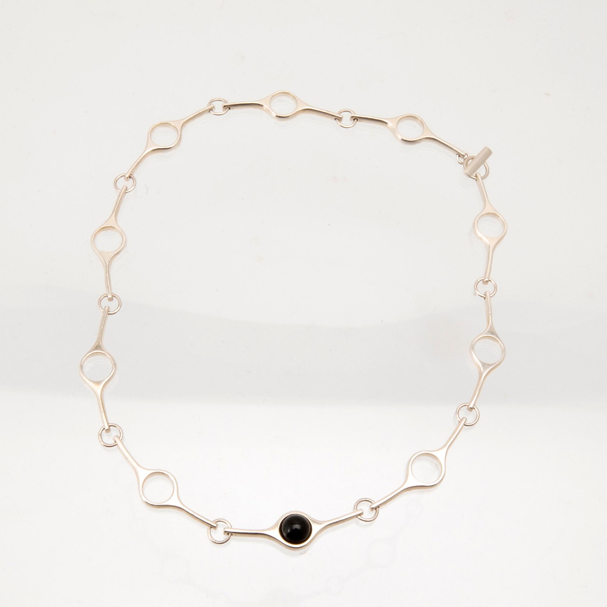 Georg Jensen, halsband "Sphere" silver med cabochonslipad onyx.