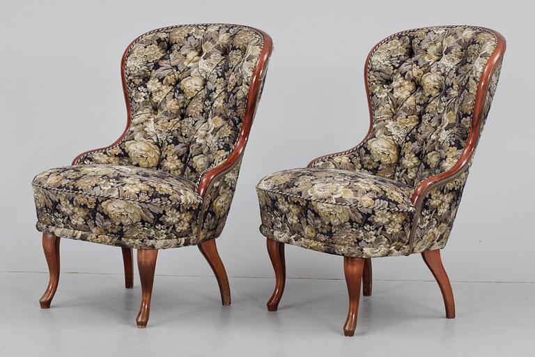 EMMAFÅTÖLJER, ett par, nyrokokostil, 1900-tal.