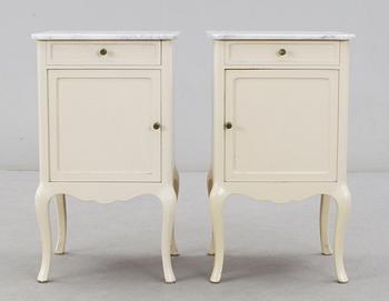 SÄNGBORD, ett par, rokokostil, Nordiska Kompaniet, 1900-talets första hälft.