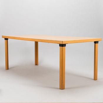 ALVAR AALTO, a late 20th century 'H83' dining table for Artek Finland.