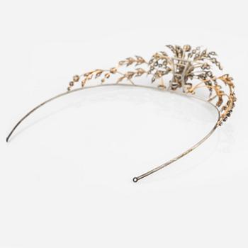 A brooch/tiara combination.