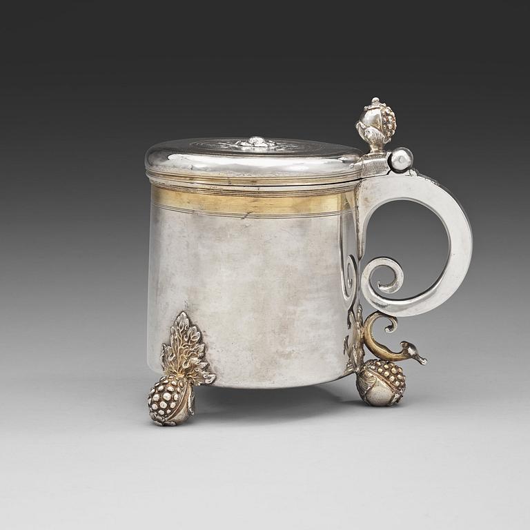 A Baltic early 18th century parcel-gilt tankard, marks possibly of Franz Johann Dreyer, Reval (1664-1714).