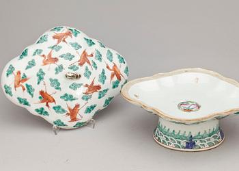 SKÅLFAT MED LOCK, porslin, Kina, 1800-tal.