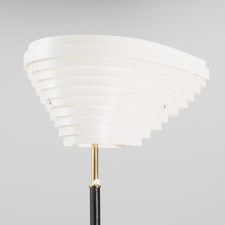 ALVAR AALTO, LATTIAVALAISIN, A 805 "Enkelinsiipi". Valmistanut Valaistustyö. Suunniteltu 1954.