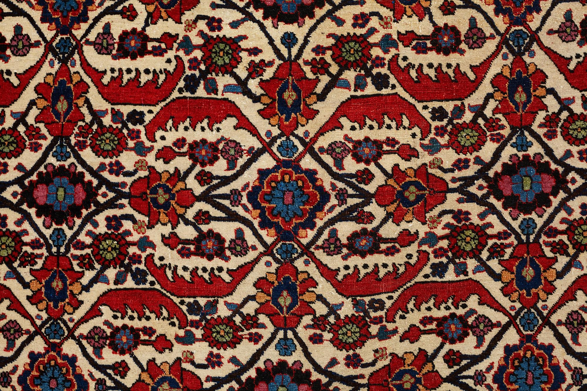 MATTO, a semi-antique Veramin, ca 326 x 207 cm.
