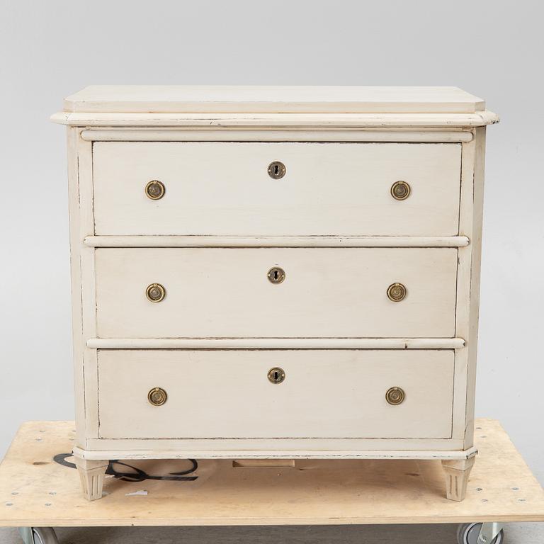 A chest of drawers, around 1900.