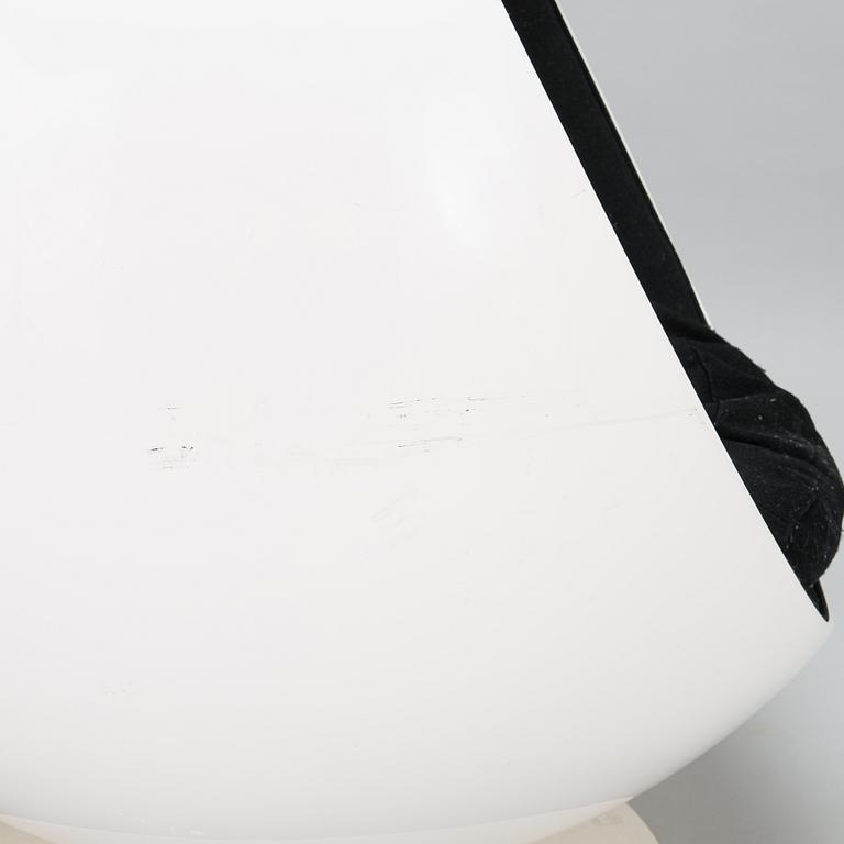 Eero Aarnio, a late 1980s 'Ball Chair', Adelta.