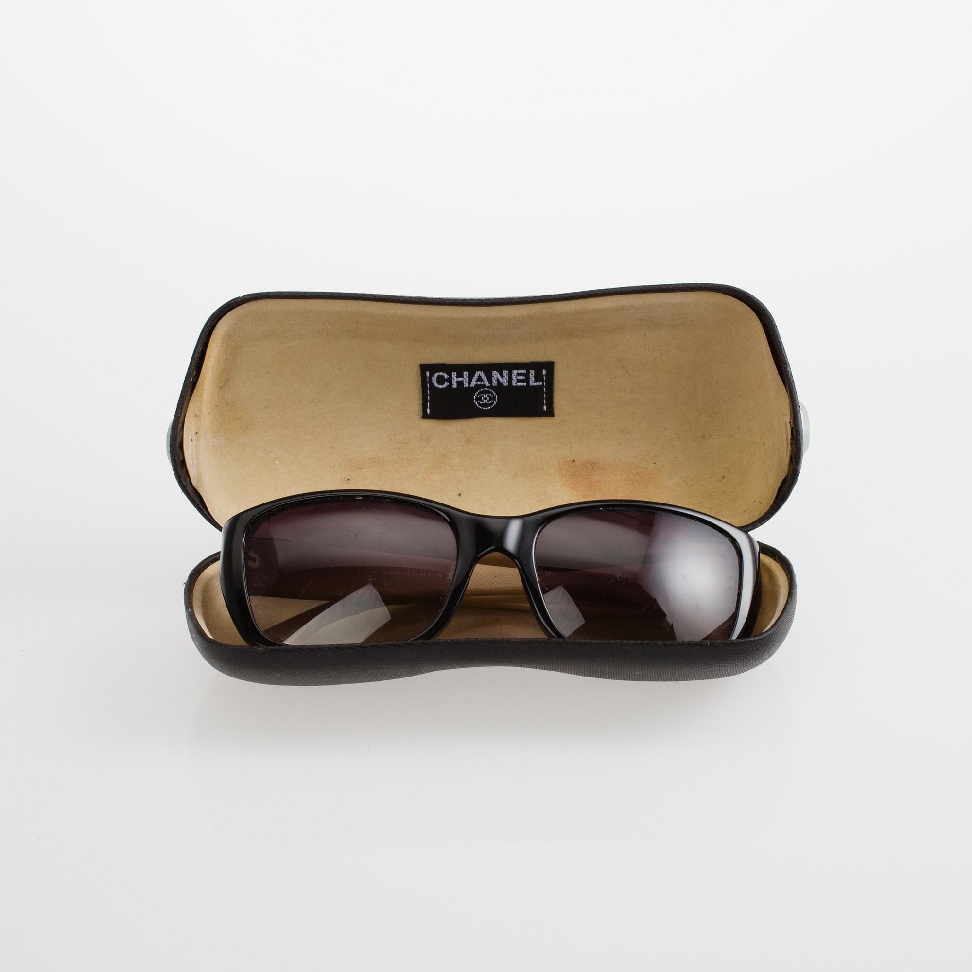 SOLGLASÖGON, Chanel.