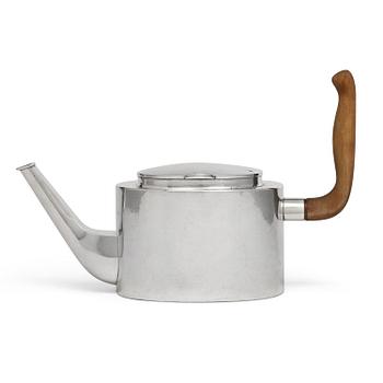 A Sigurd Persson sterling silver tea pot, Stockholm 1980, executed by the silversmith Wolfganf Gessl.