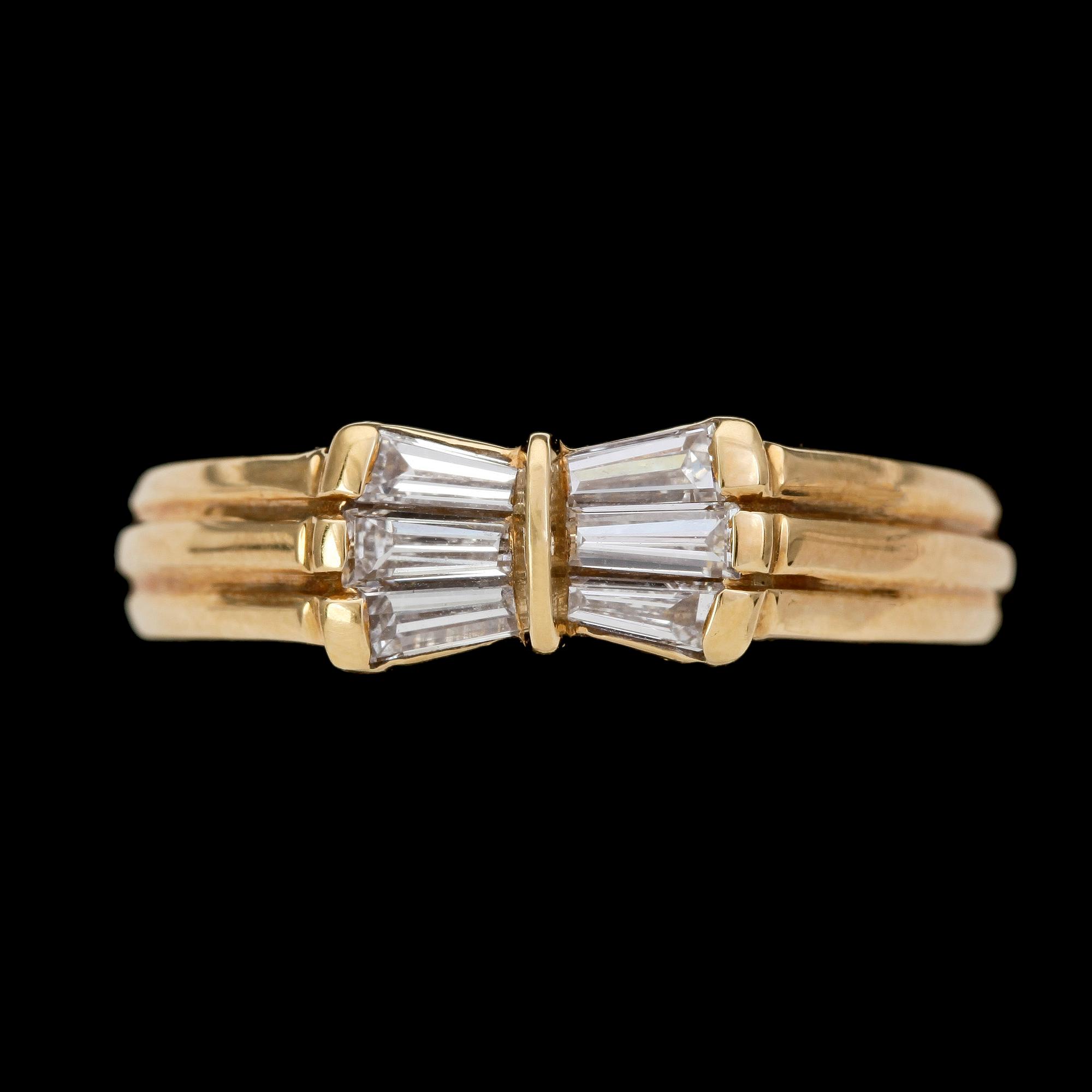 RING, trapezslipade diamanter, 0.55 ct.