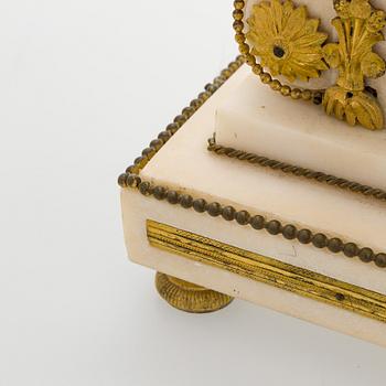 Mantle clock, marble, gilt metal, Aubert L´ne, Paris.
