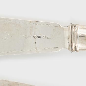 Bestick, brevkniv samt bägare, silver, bl a CG Hallberg Stockholm 1919 (24 delar).