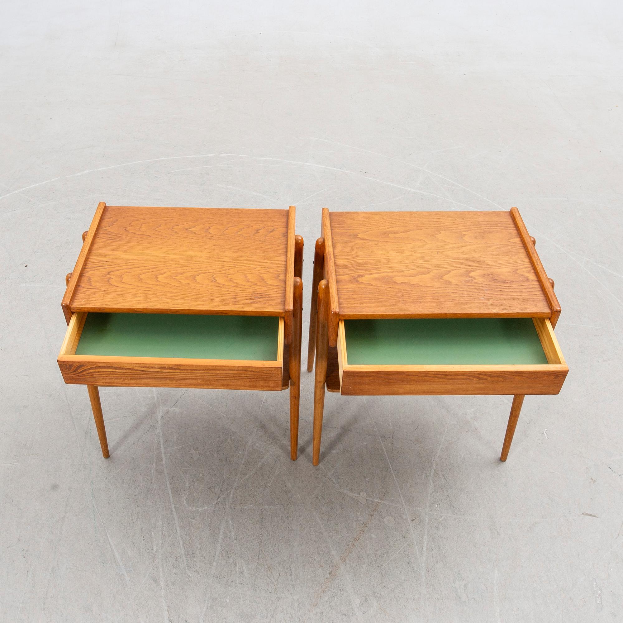 Sängbord ett par 1900-talets mitt.