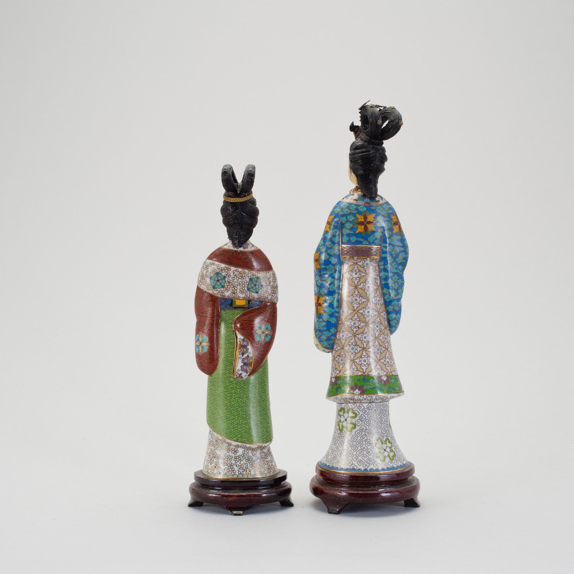 FIGURINER, 2 st, cloissonné, Kina, 1900-tal.