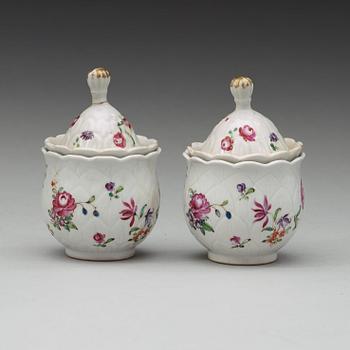 A pair of famille rose custard cups with covers, Qing dynasty, Qianlong (1736-95).