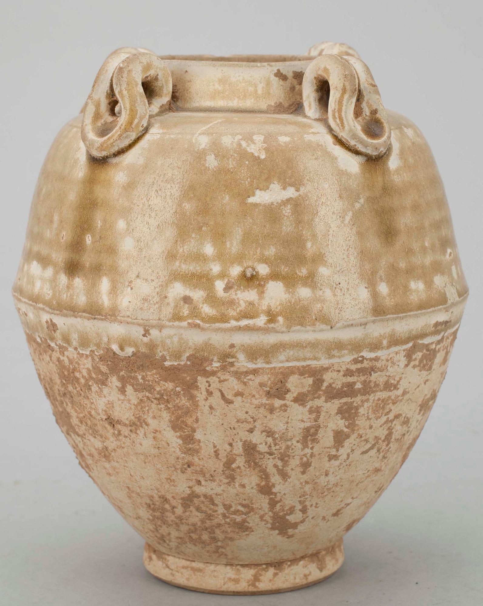 URNA, lergods, Kina, möjligen  Yuan dynastin  (1271-1368).