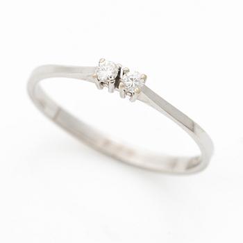 18K white gold ring with two brilliant-cut diamonds.