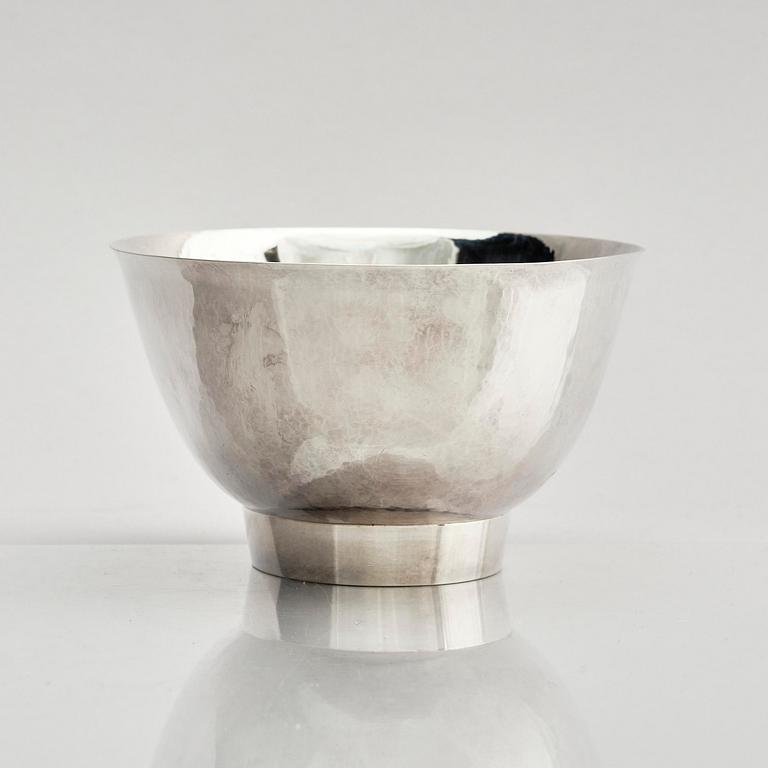 Sigurd Persson, skål på fot, sterling silver, Stockholm 1975.