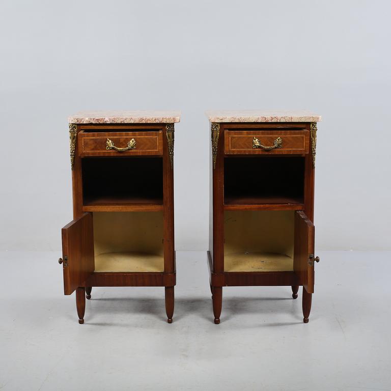 SÄNGBORD, ett par, gustaviansk stil, 1900-talets andra kvartal.