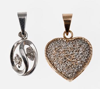 HÄNGEN, 2 st, 18 k guld och vitguld med diamanter. Vikt tot 2 gr.