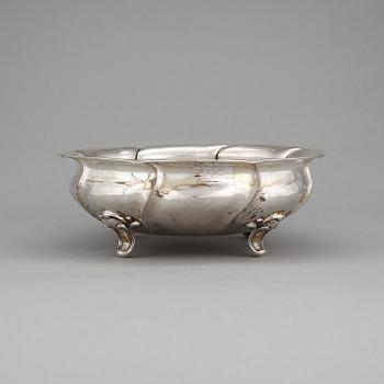 SKÅL, silver. Rokokostil, sannolikt Tyskland. 1900-talets första hälft. Vikt ca 370 gram.