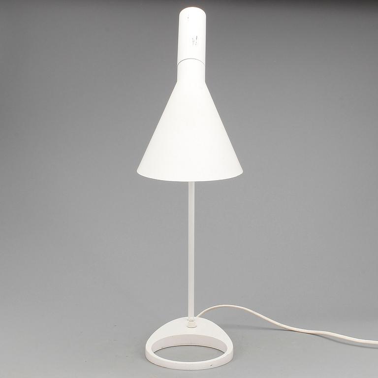 BORDSLAMPA, "AJ", Arne Jacobsen för Louis Poulsen. Inköpt 1980-tal.
