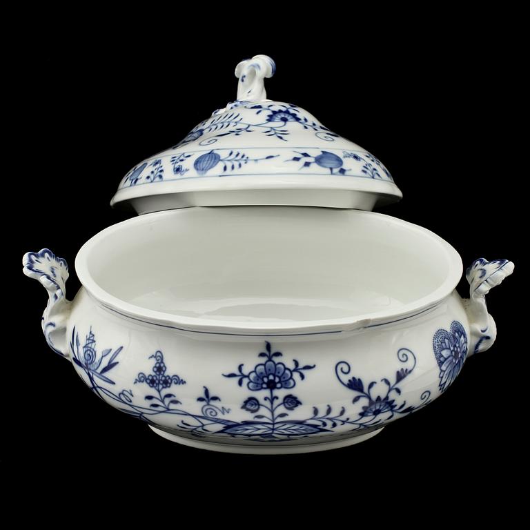 TERRIN SAMT UNDERFAT, porslin, Meissen, 1900-tal.