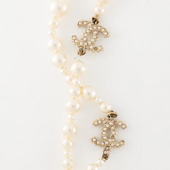 Chanel, pearl necklace, 2012.