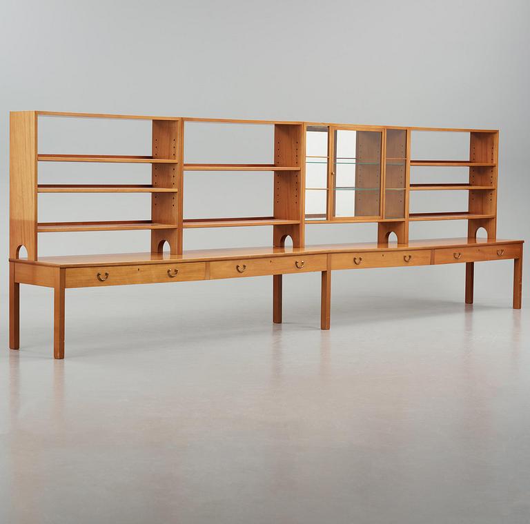 Josef Frank, a mahogany bookcase model "B 1142", Firma Svenskt Tenn, mid-20th century.