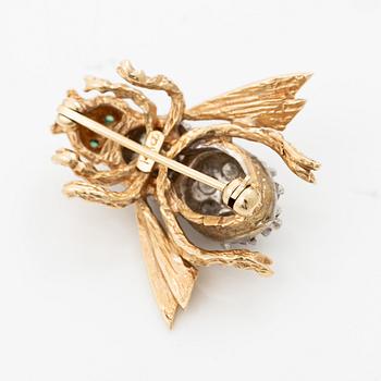 Brooch in the shape of a bee, 14K gold with brilliant-cut diamonds.