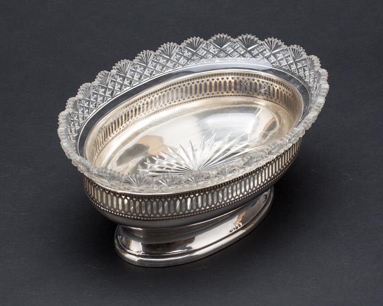 UPPSATSSKÅL med GLASINSATS, silver, Emil Möller, Malmö, 1913. Silvervikt ca 285 gram.