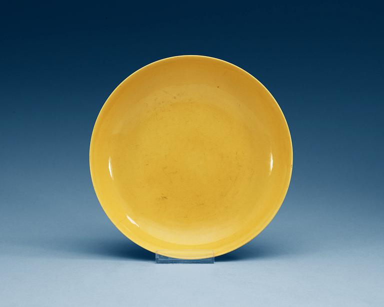 A yellow glazed dish, Qing dynasty, with Qianlong seal mark.