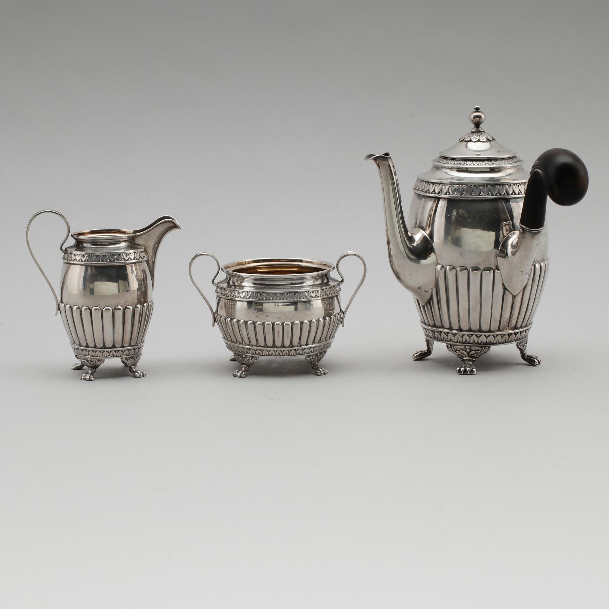 MOCKASERVIS, 3 delar, silver, gustaviansk stil, möjligen Bernhard Hertz, Stockolm, 1909. Total vikt ca 471 g.