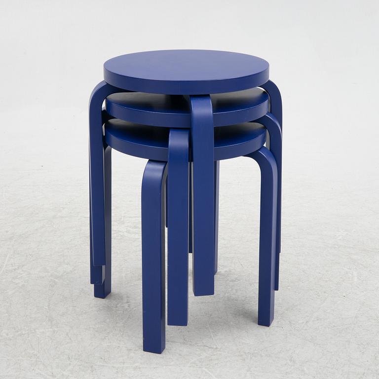 Alvar Aalto, pallar, 3 st, modell 60, Artek, Finland 2011.