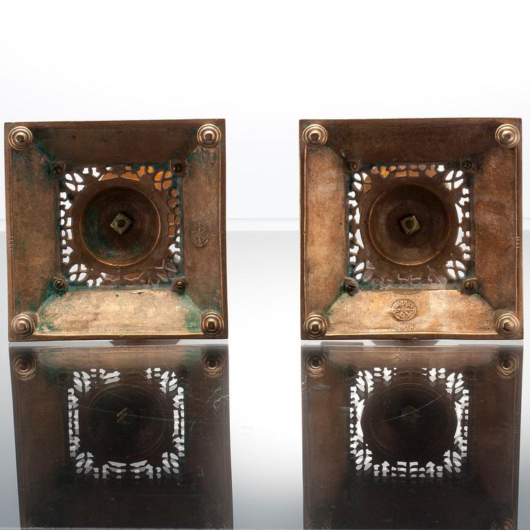 LJUSSTAKAR, ett par, brons, otydlig stämpel, 1800-talets slut.