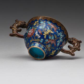 A cloisonné wine cup with handles, Qing dynasty, 19th Century.