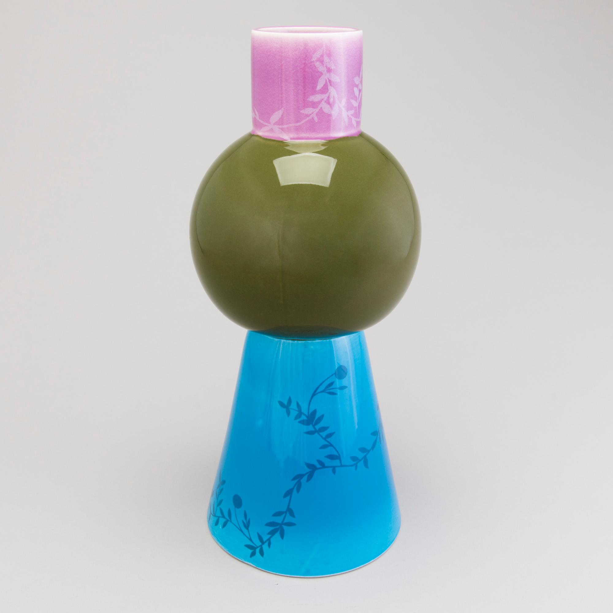 HEINI RIITAHUHTA, maljakko, posliinia, "Karpalo", signeerattu Heini Riitahuhta 2004.