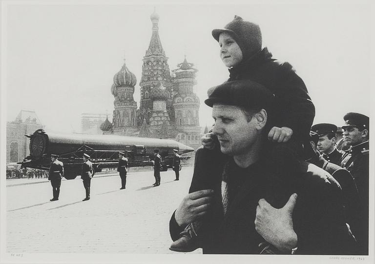 GEORG ODDNER, gelatinsilverfotografi "Det röda torget, Moskva, USSR", 1967. Signerad och numrerad OE NO 3.