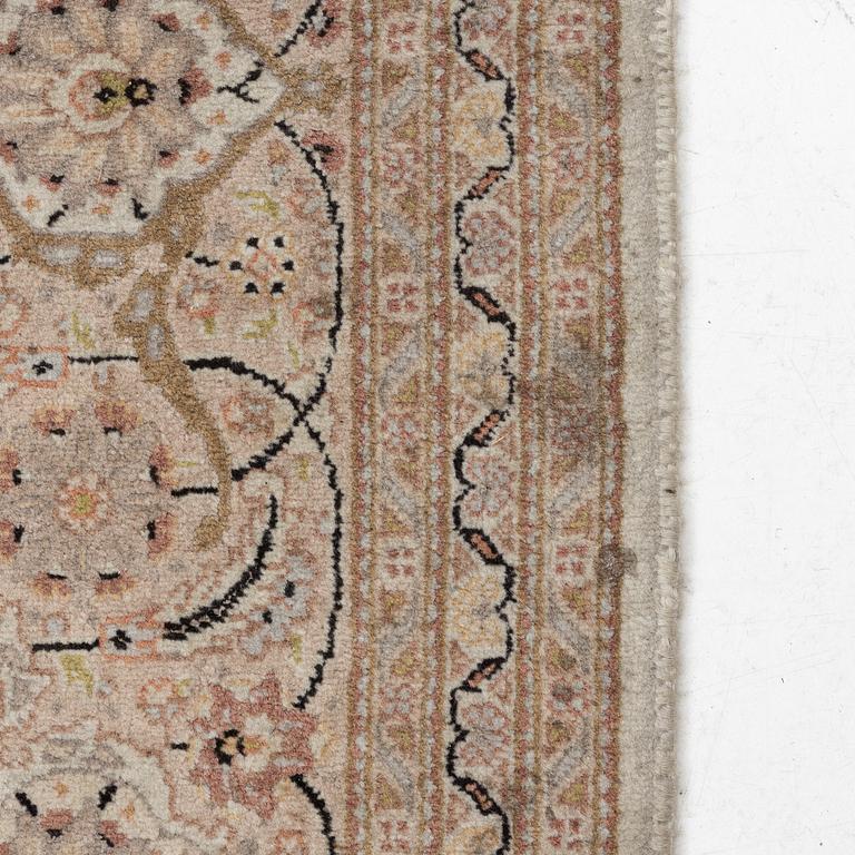 Matta, orientalisk, ca 315 x 203 cm.