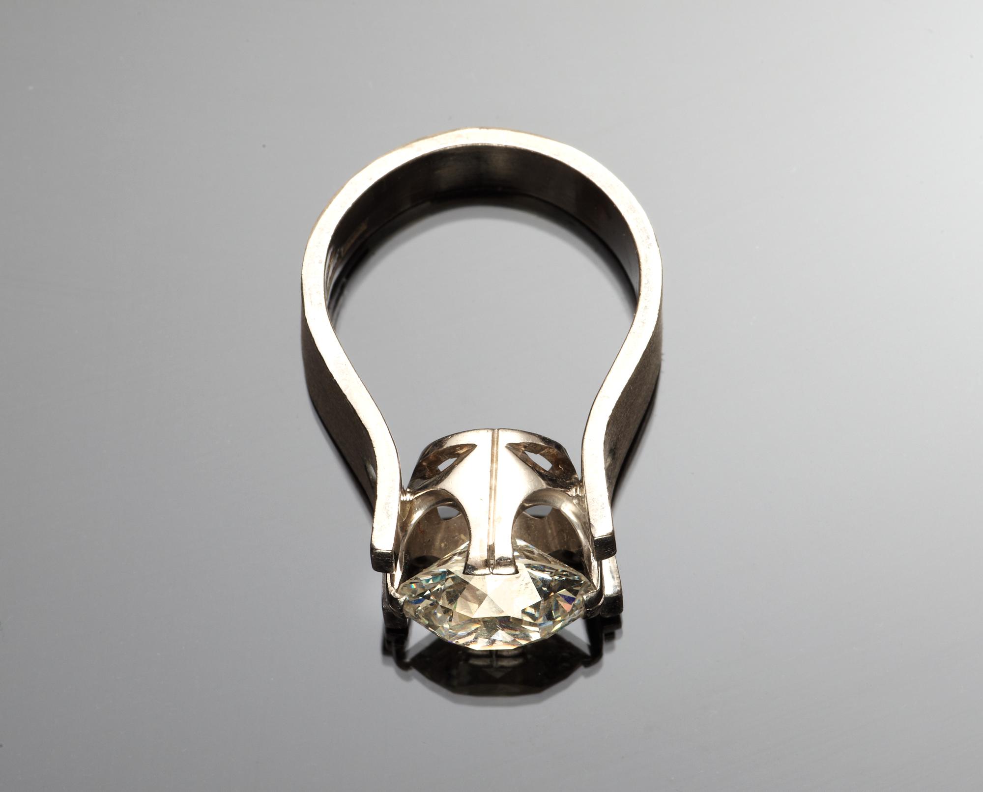 RING, antikslipad diamant, 5.05 ct. Elon Arenhill, Malmö 1976.