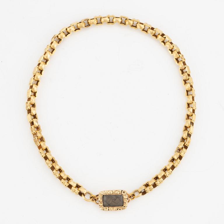 Collier med hårgömma, förgyllt silver.