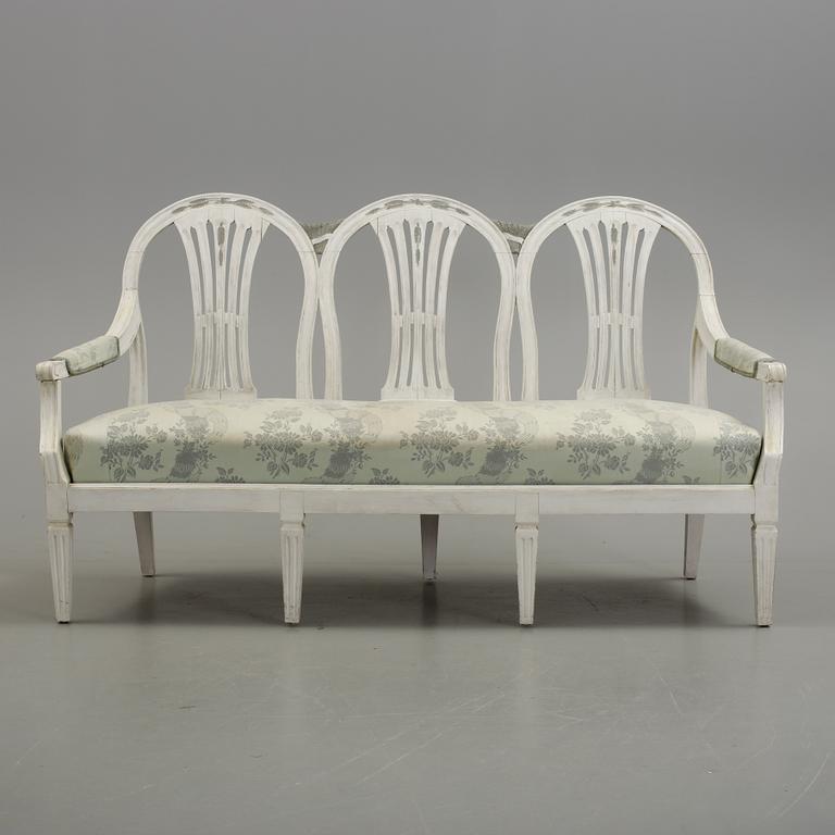 SOFFA OCH KARMFÅTÖLJER 1 par, gustaviansk stil, 1900-talets första hälft.