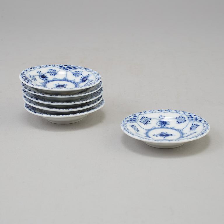 SERVIS, 44 delar, porslin, "Musselmalet", Royal Copenhagen, Danmark.