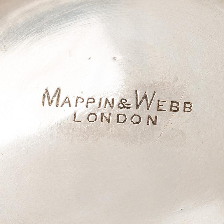 A pair of sterling silver bowls, M&W Sheffield, 1902.